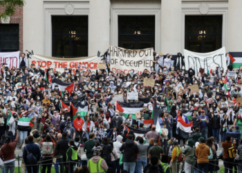 Harvard direniyor: Trump, Filistin eylemcileri bildirilmezse yabancı öğrenci kaydını engellemekle tehdit etti 