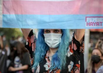 Hormon ilaçlarına getirilen kısıtlama trans bireyleri nasıl etkiliyor?