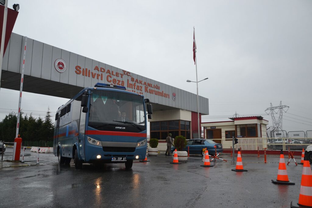 İBB soruşturmasında 14 tutuklu Silivri'den nakledildi