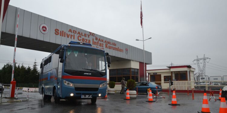 İBB soruşturmasında 14 tutuklu Silivri'den nakledildi