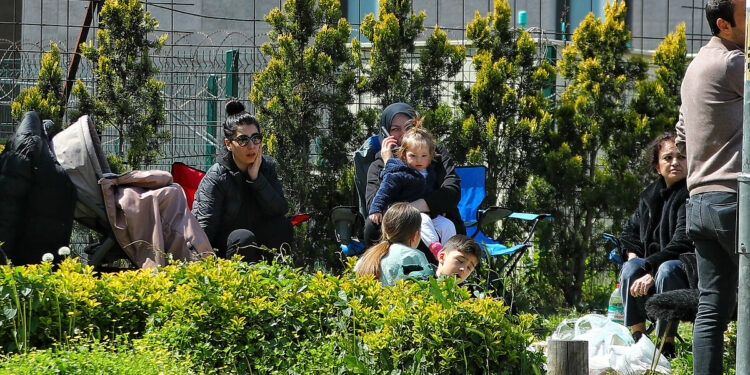 İBB'den uyarı: Artçılar devam edecek, hasarlı binalara girmeyin