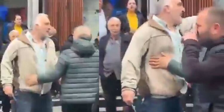 İmamoğlu için imza toplamak amacıyla stand açan CHP'lilere bıçaklı saldırı; 1 kişi yaralandı