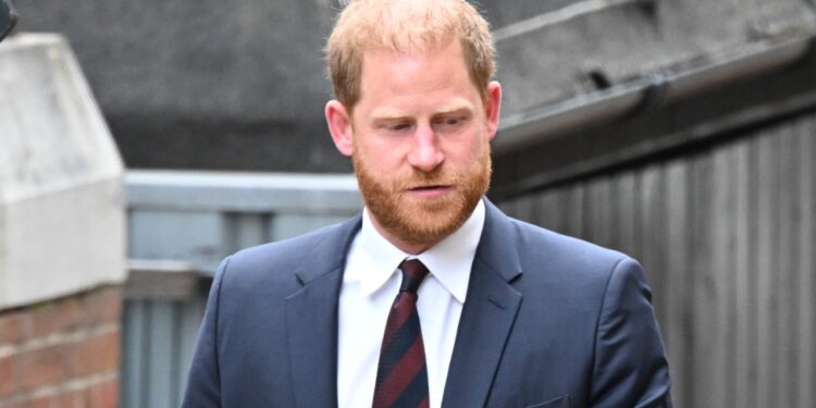İngiliz Prensi Harry Mahkemelik Oldu