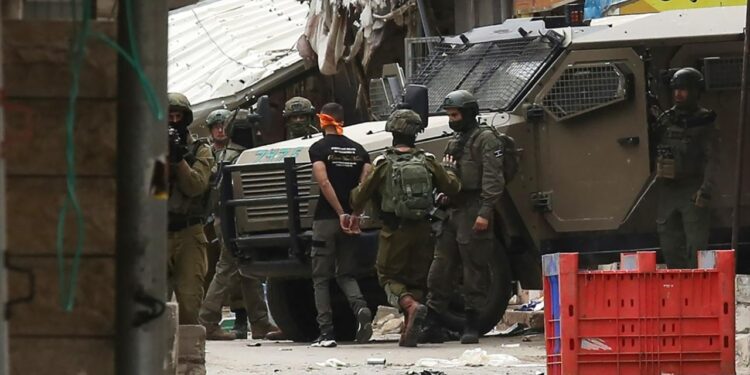 İsrail'den Martta Batı Şeria’da 800 Gözaltı