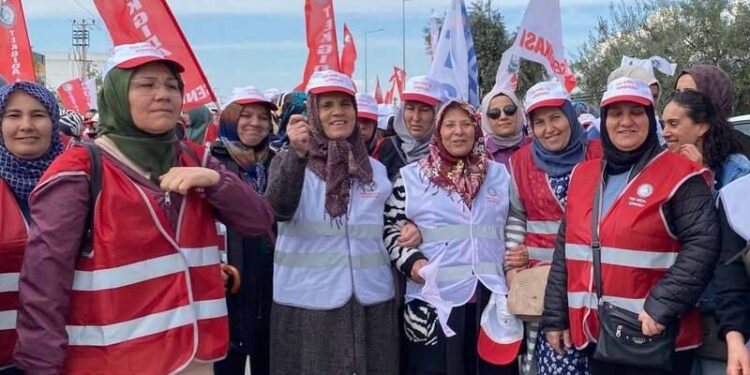 Kadın işçiler İzmir'deki grevin öncü gücü oldu