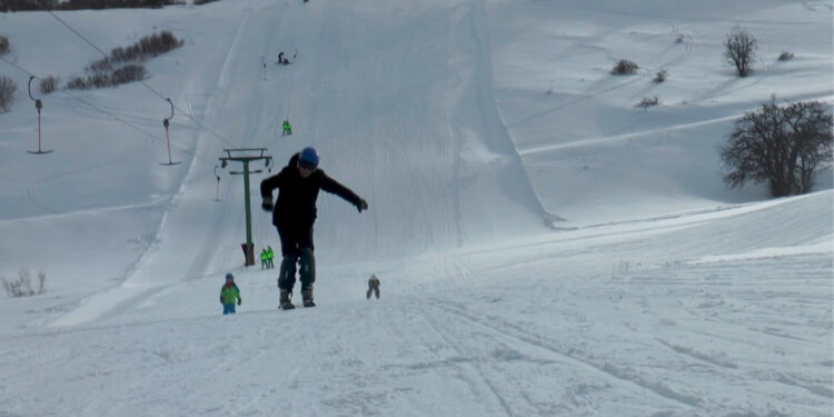 Karadeniz'de iki mevsim; sahilde piknik, yükseklerde kayak