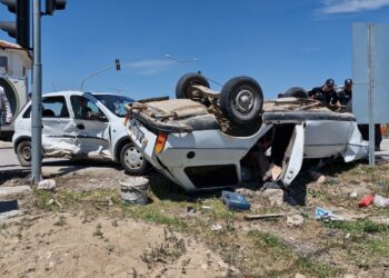 Karaman'da Trafik Kazası: Bir Otomobil Ters Döndü, 2 Yaralı