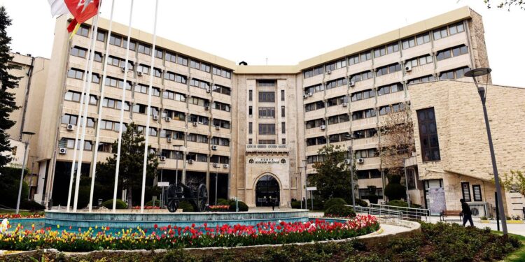 Konya Büyükşehir Belediyesi, MEB'e tahsis edilen binayı alıp Diyanet'e verdi