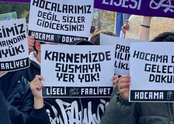 Lise öğrencileri ayakta: Koyun sürüsü değiliz