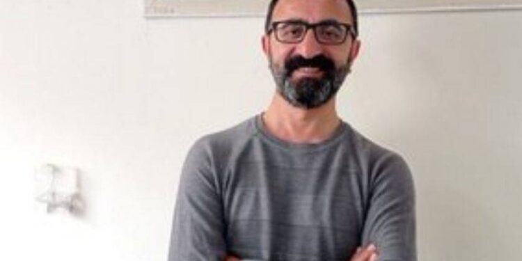 Mersin’deki öğretmen, polisin ve savcının Kürtçe çevirisinin kurbanı oldu, "terör örgütü propagandası” yapmakla yargılanacak