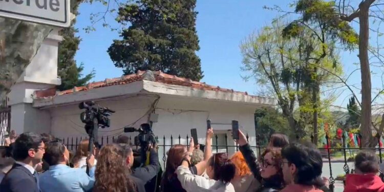 Öğrenciler isyan etti, müdür yardımcısı küfretti