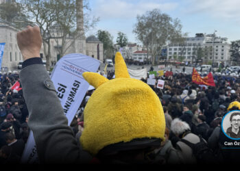Öğrenciler, ‘İmamoğlu’ protestolarının 1. ayında Beyazıt Meydanı’nda toplandı; basın açıklaması polis ablukasında okundu, 1 Mayıs için Taksim’e çağrı yapıldı