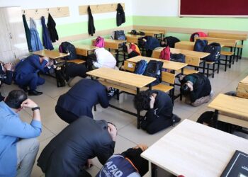 Okullarda Afet Alarmı: Ders Zili Bu Kez 'Deprem' İçin Çalıyor