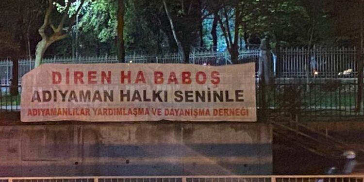 Önder için "Diren ha baboş Adıyaman halkı seninle" pankartı açıldı
