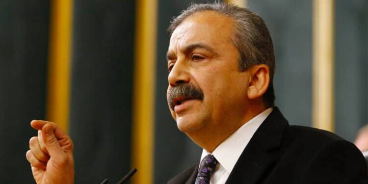 Önder'in kalbindeki en büyük ana damarı yırtıldı, büyük kalp ameliyatı yapıldı, hayati tehlikesi sürüyor