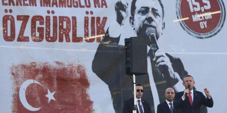 Özel: Cuntaya kalkışan Erdoğan'a sesleniyorum, ABD'den icazet alıp almadığını açıkla
