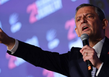 Özel için gereken neyse yapmamak, bu siyasetsizlik ve hukuksuzluk düzenine arka çıkmak anlamına gelir