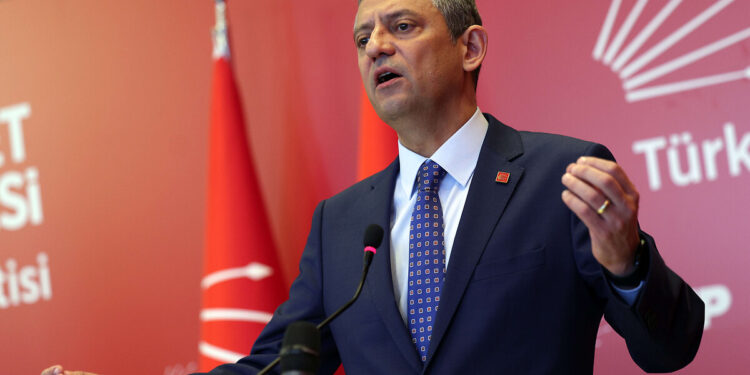 Özel tekrarladı: Trump'tan icazet alıp tutukladı