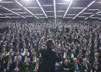 Özgür Özel: İmamoğlu'nun tutuklanması için okyanus ötesinden icazet aldılar