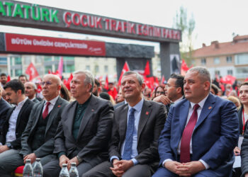 Özgür Özel: Mahkemede Ümit Özdağ'ın yanına oturacağız