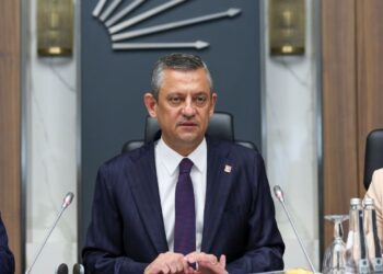 Özgür Özel, PES Heyetini Kabul Etti: Türkiye-AB İlişkilerinde Ben İğneyle Kazıyorum, Erdoğan Kürekle Kapatıyor