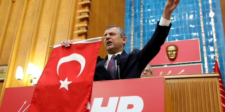 Özgür Özel: Şuurunu kaybetmiş bir iktidar ile karşı karşıyayız, yürüyeceğiz!