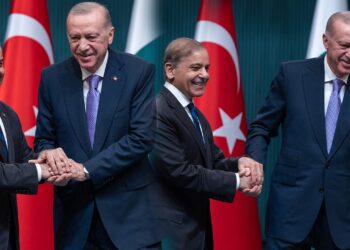 Pakistan Başbakanı Şerif'ten Cumhurbaşkanı Erdoğan'a Övgü Dolu Sözler: 'Büyük ve Cesur Bir Lider'