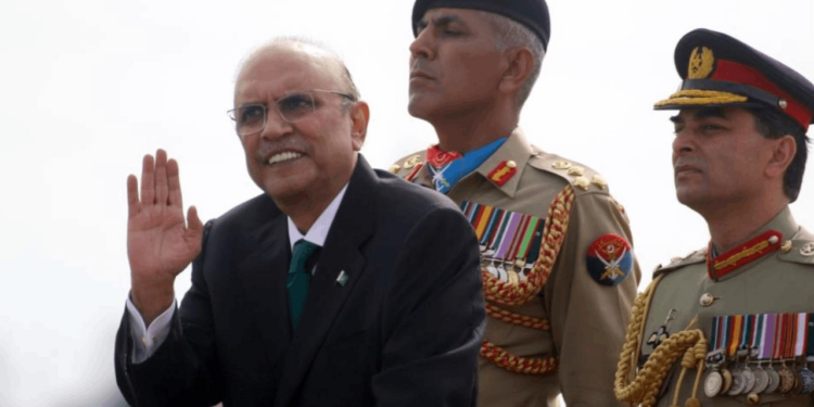 Pakistan Cumhurbaşkanı Hastaneye Kaldırıldı, Alarm Durumuna Geçildi