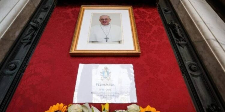 Papa'nın Odaları Mühürlendi, Balıkçı Yüzüğü İmha Edildi