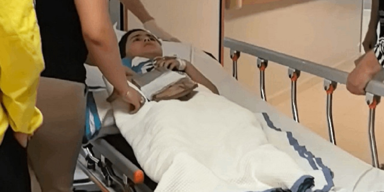 Parkta Oynayan Çocuğun Eline Çivili Tahta Saplandı