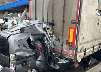 Pendik Gişelerinde Bir Facia Daha: Otomobil, Tırın Altına Girdi! Sürücü Hayatını Kaybetti
