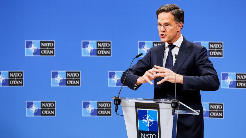 Rutte, NATO'nun Çin'in silahlanması konusunda 'saf' olamayacağını belirtti