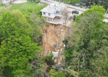 Sakarya'da Korkunç Olay: Duyduğu Gürültüyle Evden Çıktı, Hayatının Şokunu Yaşadı