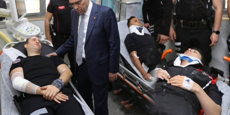 Şanlıurfa'da Feci Kaza: 4 Polis Yaralı!