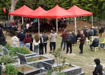 Sevenleri, Volkan Konak'ın mezarına akın etti