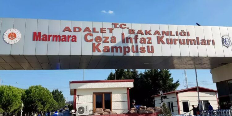 Silivri'de 'Gece Operasyonu' İddiası! İBB Tutukluları Farklı İllere Nakledildi... 'Ne Kadar Dağıtırsan O Kadar İyi'