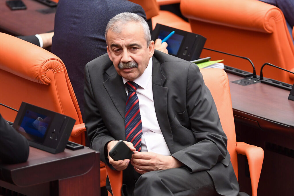 Sırrı Süreyya Önder'in kardeşinden sağlık durumuna ilişkin yeni açıklama