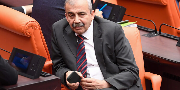 Sırrı Süreyya Önder'in kardeşinden sağlık durumuna ilişkin yeni açıklama