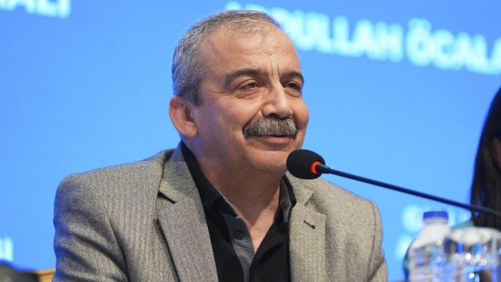 Sırrı usta, yaşa ki eserini göresin, barış için yaşa