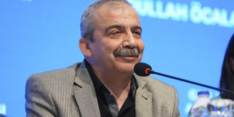 Sırrı usta, yaşa ki eserini göresin, barış için yaşa