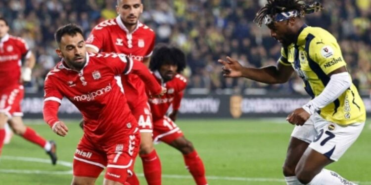 Sivasspor - Fenerbahçe Maçının İlk 11'leri Belli Oldu