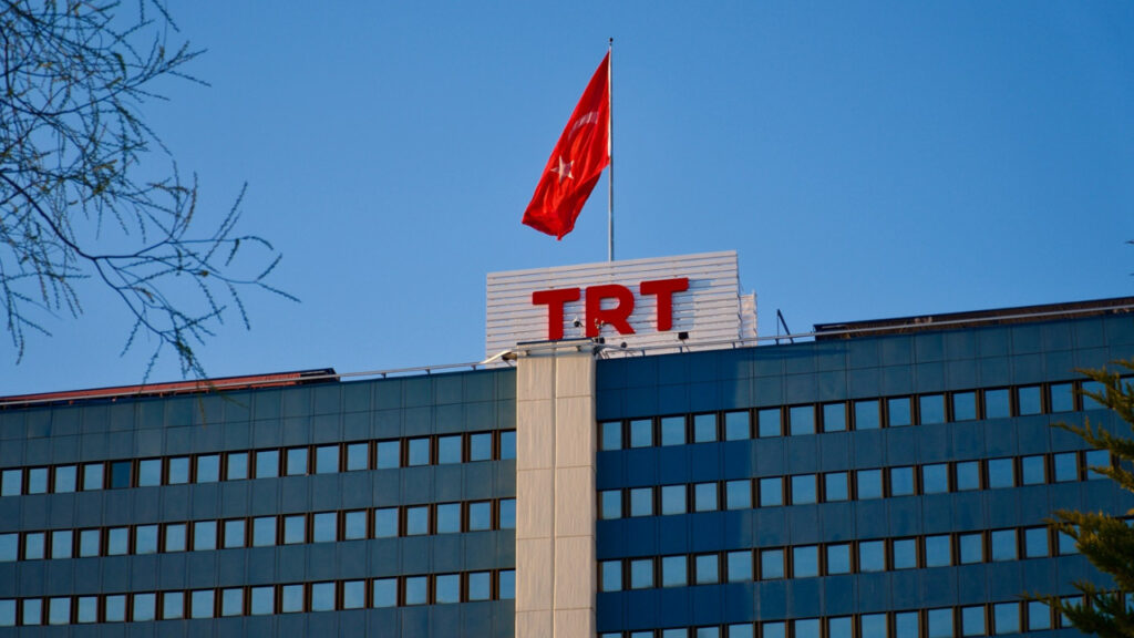 Sosyal medyada TRT'yi eleştiren TRT çalışanı işten çıkarıldı