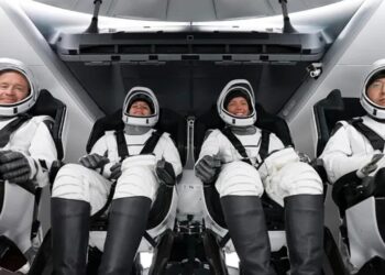 SpaceX'in Uzay Yolcuları Dünya'ya İniş Yaptı