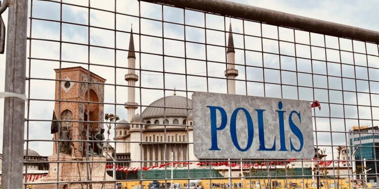 Taksim'de hakkımızı, emeğimizi, özgürlüğümüzü savunmaya gidiyoruz!