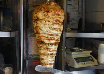 Tavuk dönerden 648 kişi zehirlendi
