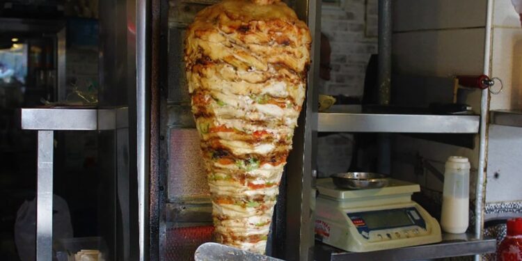 Tavuk dönerden 648 kişi zehirlendi