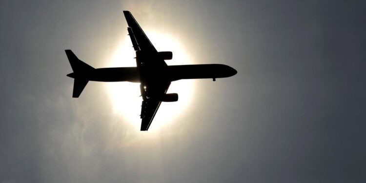 Tayland'da Uçak Denize Çakıldı! 6 Polis Can Verdi