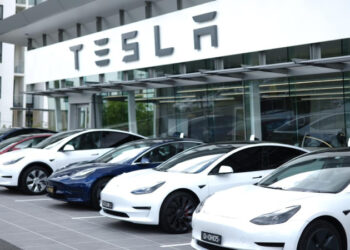 Tesla hisselerinde çöküş ağırlaştı