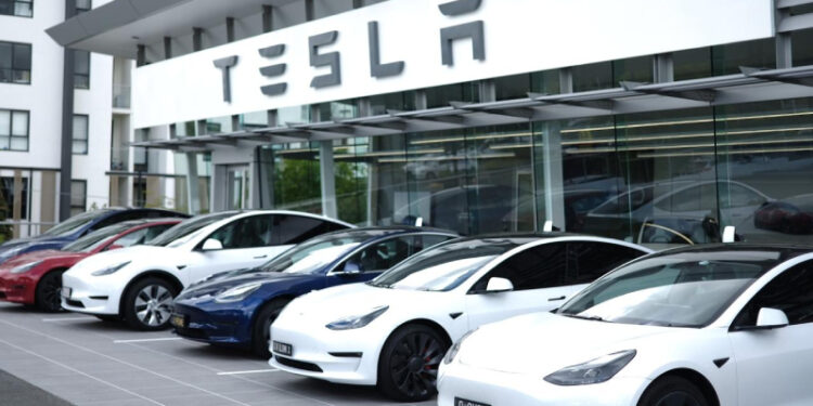 Tesla hisselerinde çöküş ağırlaştı