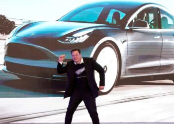 Tesla'nın otomobil teslimatları yılın ilk çeyreğinde azaldı